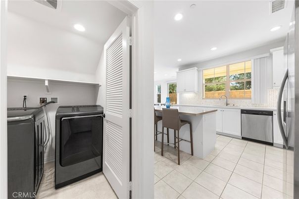 Interior, Kitchen, Recessed Lighting, Washer