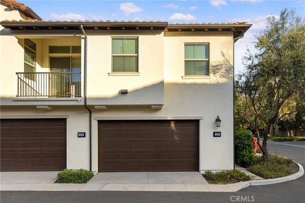 Attached, Exterior, Facade, Mediterranean