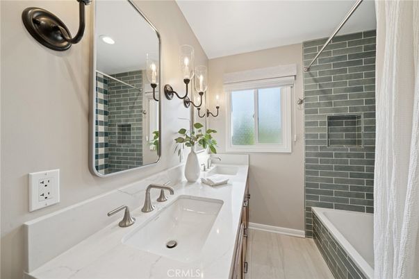 Bathroom, Dual Sink Vanities, Interior, Recessed Lighting