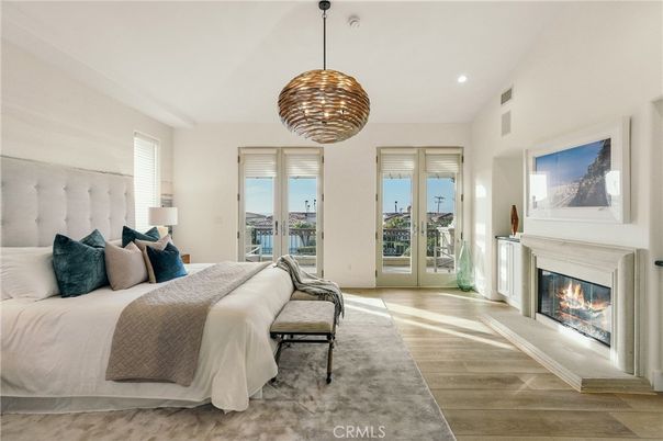 Bedroom, Fireplace, Interior, Pendant Lights, Recessed Lighting, Wood Texture Flooring