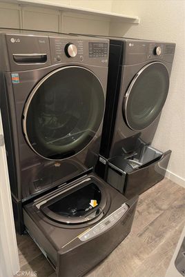 Interior, Utility Closets, Washer, Wood Texture Flooring