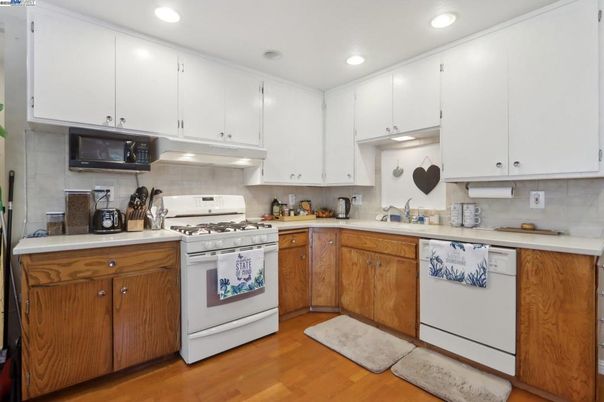 Interior, Kitchen, Recessed Lighting, Wood Texture Flooring