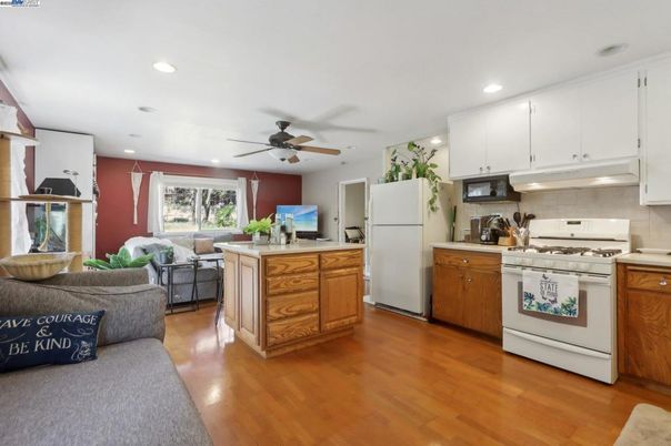 Interior, Kitchen, Living room, Recessed Lighting, Wood Texture Flooring