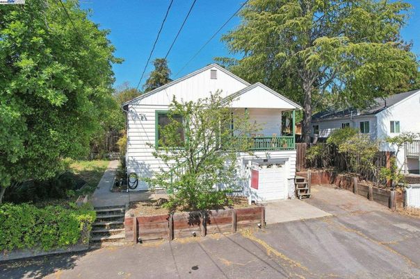 Exterior, Facade, None
