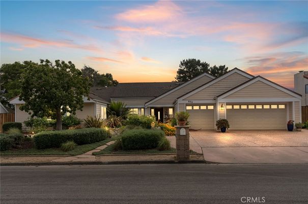 Attached, Exterior, Facade, Ranch