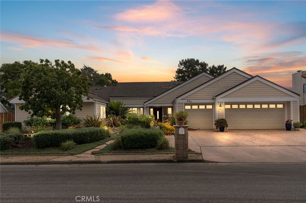Attached, Exterior, Facade, Ranch