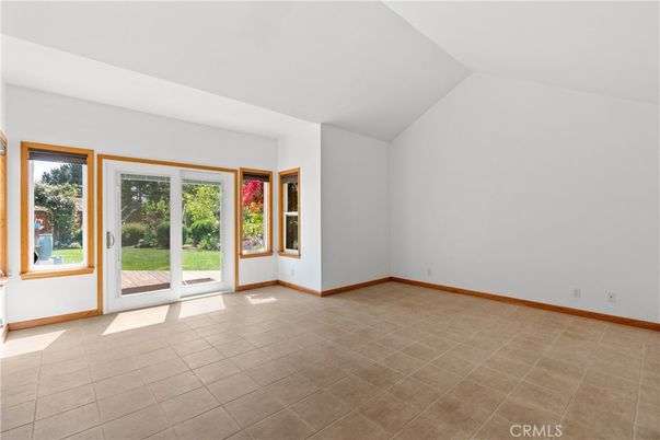 Empty room, Interior