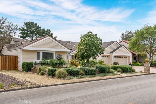 Attached, Exterior, Facade, Ranch