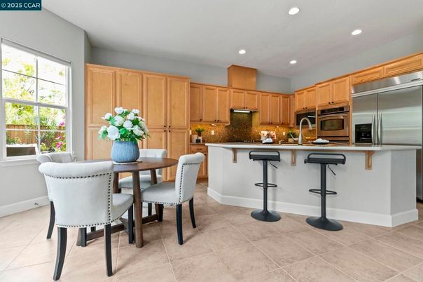 Dining room, Interior, Kitchen, Recessed Lighting, Stainless Steel Appliances
