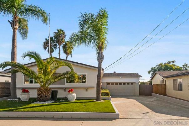 Attached, Exterior, Facade, Ranch