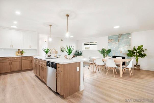 Dining room, Interior, Kitchen, Pendant Lights, Recessed Lighting, Wood Texture Flooring