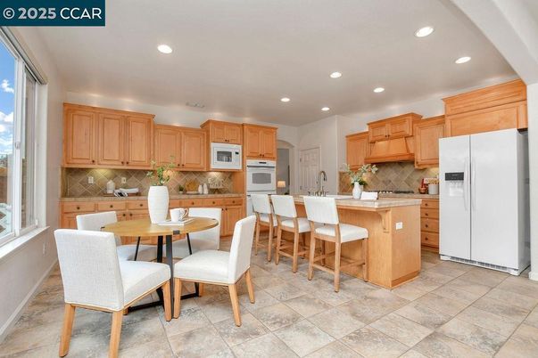 Dining room, Interior, Kitchen, Recessed Lighting