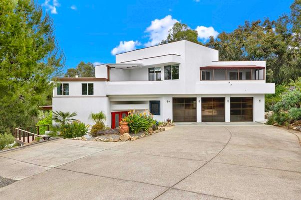 Attached, Exterior, Facade, Modern