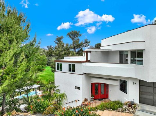Attached, Exterior, Facade, Modern