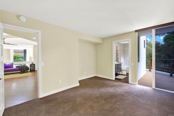 Bathroom, Empty room, Interior, Recessed Lighting