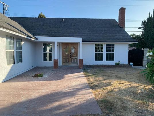 Exterior, Facade, Ranch