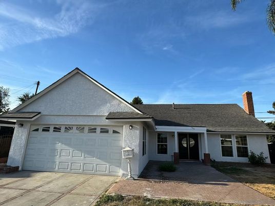 Attached, Exterior, Facade, Ranch