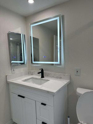 Bathroom, Dual Sink Vanities, Interior, Recessed Lighting