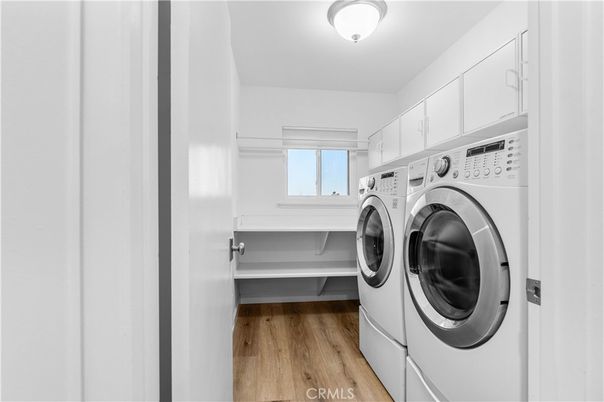 Interior, Utility Closets, Washer, Wood Texture Flooring