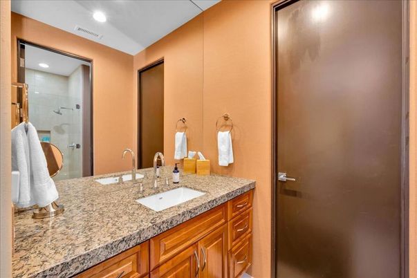 Bathroom, Dual Sink Vanities, Interior, Recessed Lighting