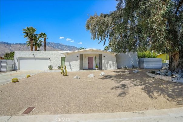 Attached, Exterior, Facade, Ranch