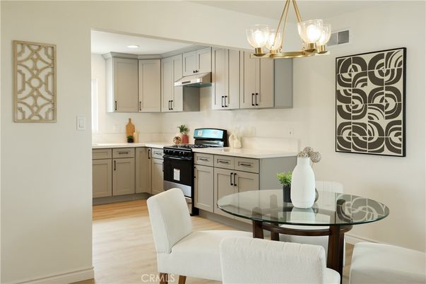 Chandelier, Dining room, Interior, Kitchen, Pendant Lights, Recessed Lighting, Wood Texture Flooring