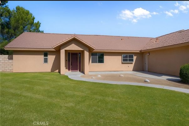 Backyard, Exterior, Facade, Ranch