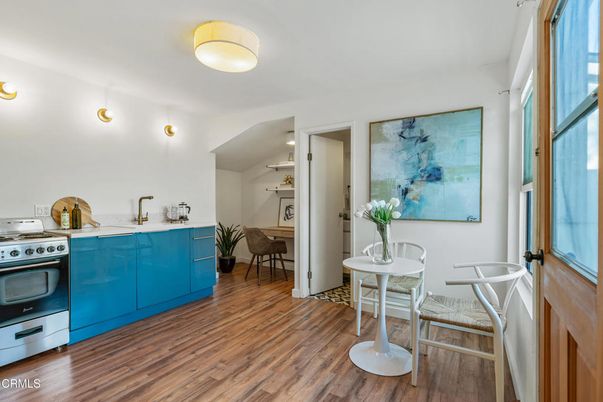 Dining room, Interior, Kitchen, Stainless Steel Appliances, Wood Texture Flooring