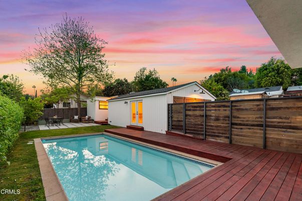 Exterior, Pool