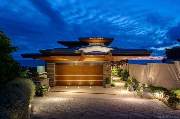 Attached, Exterior, Facade, Modern