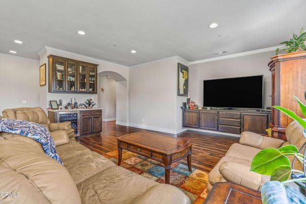 Interior, Living room, Recessed Lighting, Wood Texture Flooring