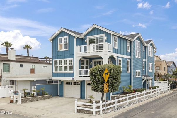 Attached, Exterior, Facade, Rowhouse