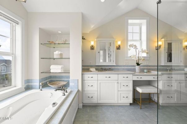 Bathroom, Dual Sink Vanities, Interior, Recessed Lighting