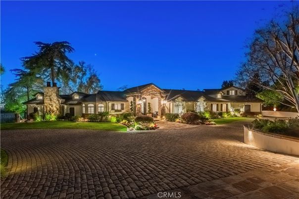 Backyard, Exterior, Facade, Ranch
