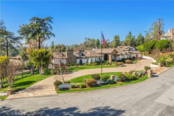 Backyard, Exterior, Facade, Ranch