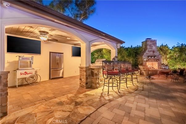 Exterior, Fireplace