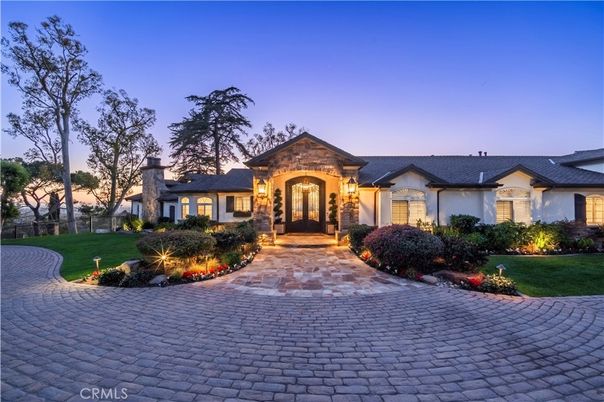 Backyard, Exterior, Facade, Ranch