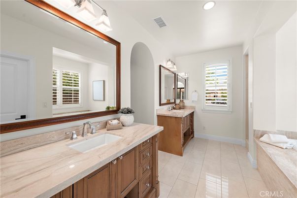 Bathroom, Dual Sink Vanities, Interior, Recessed Lighting