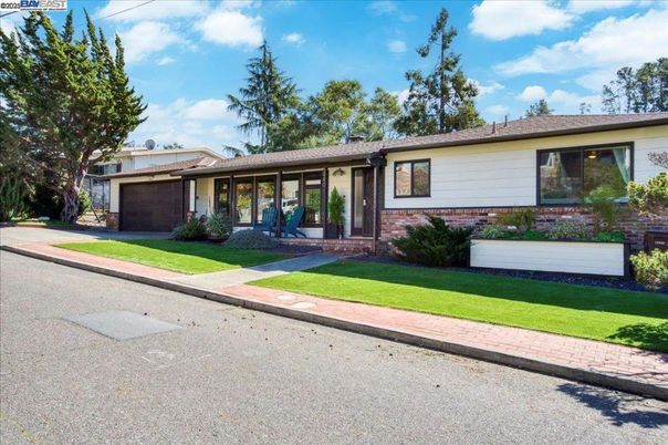 Attached, Exterior, Facade, Brick Facade, Ranch