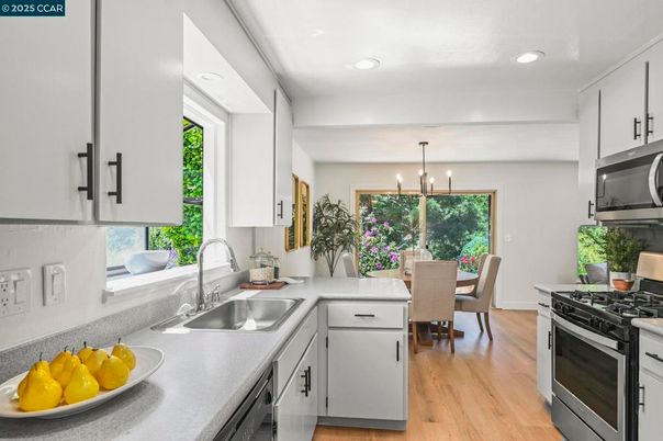 Dining room, Interior, Kitchen, Pendant Lights, Recessed Lighting, Wood Texture Flooring