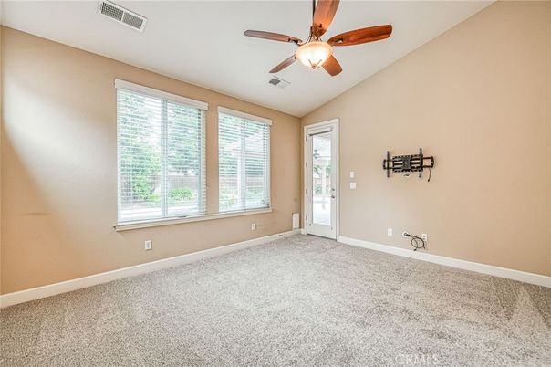 Empty room, Interior
