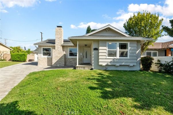 Backyard, Exterior, Facade, Ranch