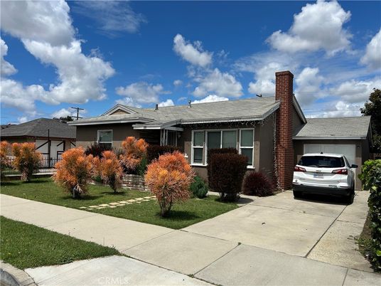 Exterior, Facade, Ranch