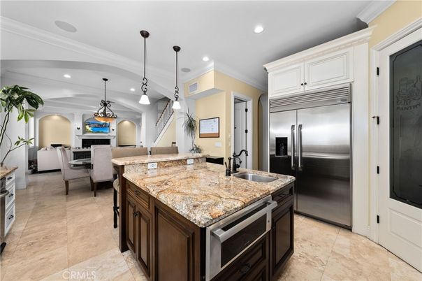 Dining room, Interior, Kitchen, Living room, Pendant Lights, Recessed Lighting, Stainless Steel Appliances