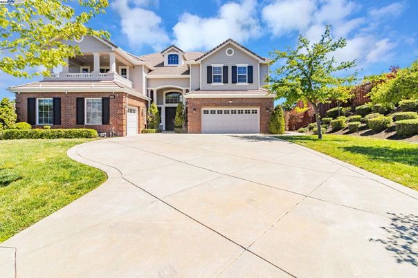 Attached, Exterior, Facade, Brick Facade, American Craftsman