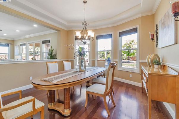Chandelier, Dining room, Interior, Recessed Lighting, Wood Texture Flooring