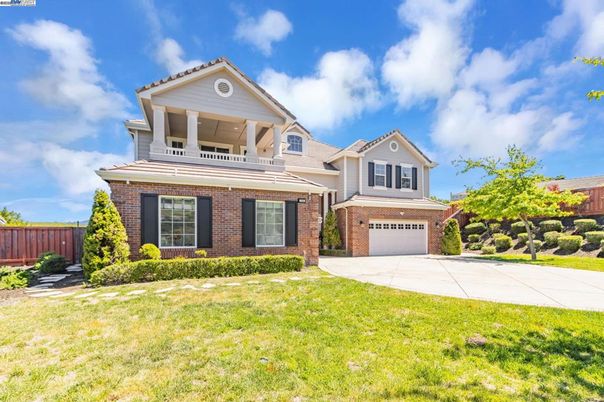 Attached, Exterior, Facade, Brick Facade, American Craftsman