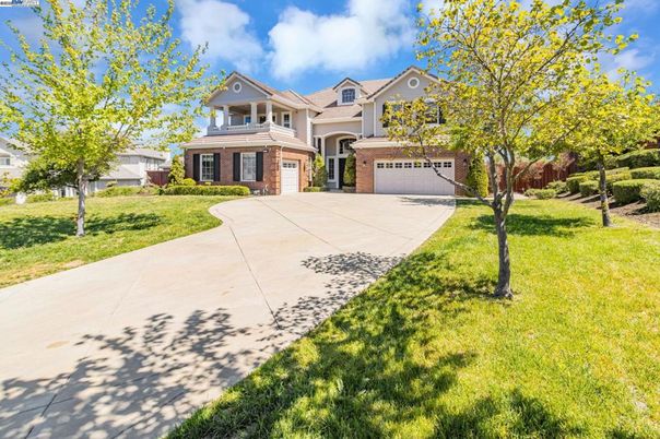 Attached, Backyard, Exterior, Facade, Brick Facade, Queen Anne Victorian