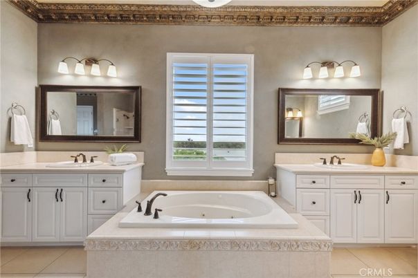 Bathroom, Dual Sink Vanities, Interior