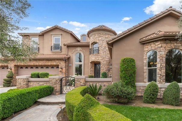 Attached, Exterior, Facade, Mediterranean